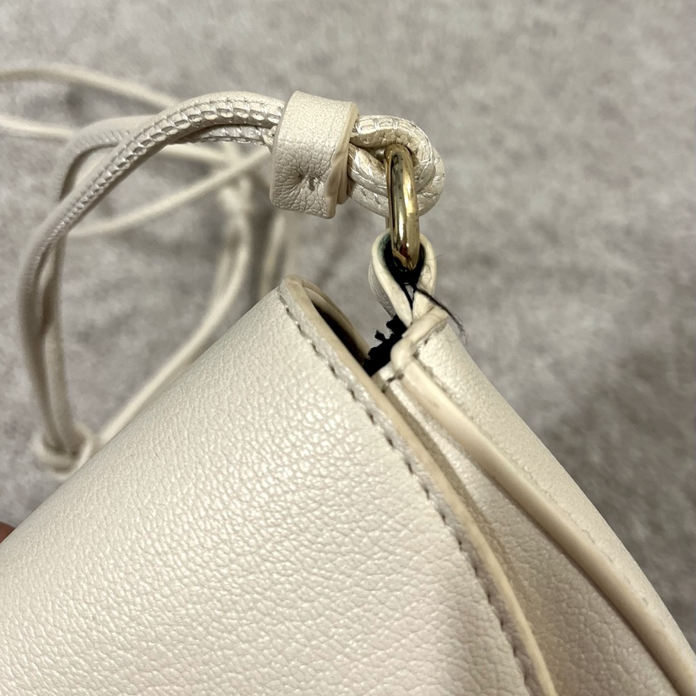 ⭐️5/$25⭐️ Ivory White Crossbody Purse - Picture 8 of 9